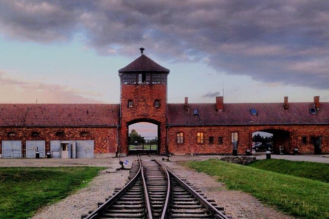 Full-Day Tour of Auschwitz and Wieliczka Salt Mine from Krakow - Auschwitz I to Birkenau II: A Pace You Should Expect