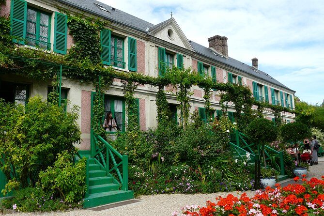 Giverny and Versailles Small Group Day Trip from Paris with Lunch - Versailles gardens: your best chance for a slower stroll