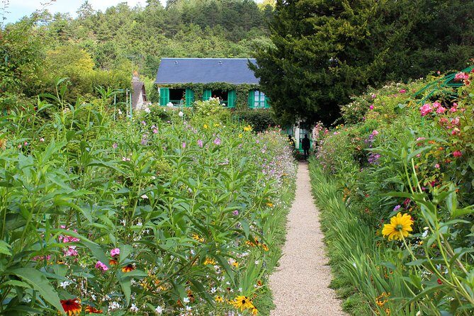Giverny Monet's Home & Versailles Palace Day Trip from Paris - Key things to know before you go