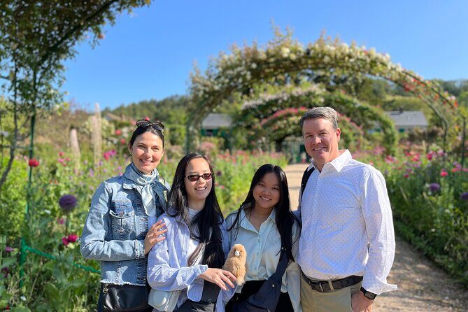 Giverny & Versailles Private Guided Tour with Ticket Entry - A 10-hour private day, starting at 8:00 AM in central Paris