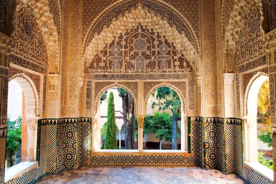 Granada: Alhambra and Nasrid Palaces Private Tour - What “no cameras” means for you (and why it can help)