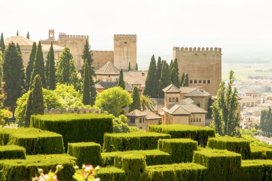 Granada: Alhambra Gardens, Generalife & Alcazaba Guided Tour - Generalife gardens: fountains, flowers, and a ruler’s retreat