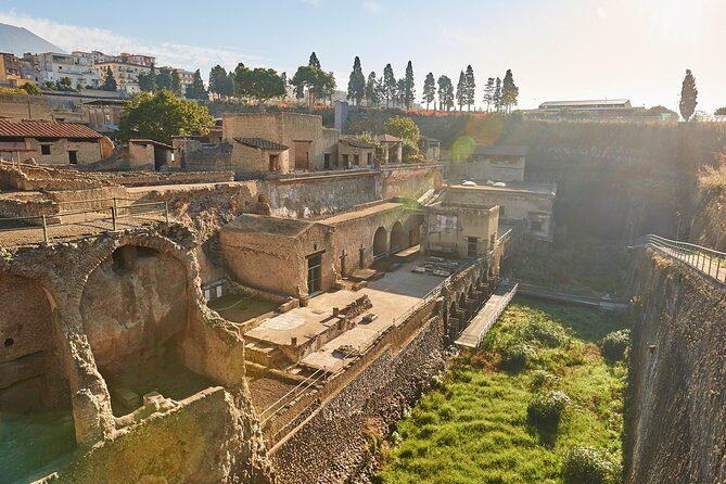 Guided Day Tour of Pompeii and Herculaneum with Light Lunch - Lunch with Wine: When the “Light Lunch” Turns Into a Real Meal