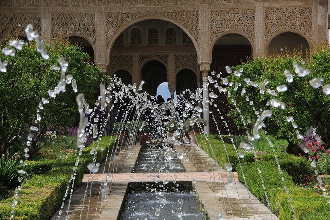 Guided tour of Alhambra and Generalife with Nasrid Palaces - Logistics that can make or break your day