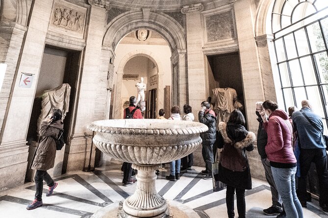 Guided tour of Vatican Museums and Sistine Chapel - Raphael Rooms and the “privileged access” angle