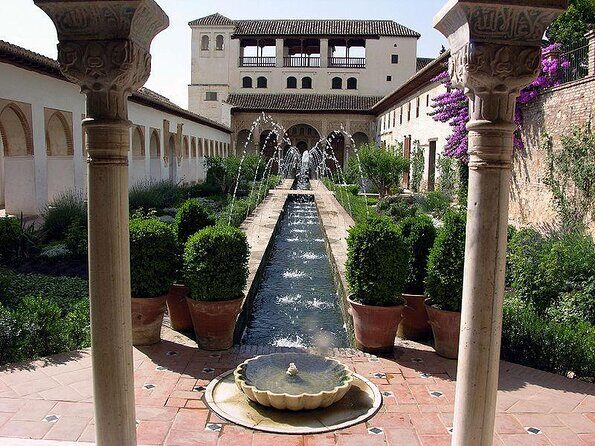 Guided tour to Alhambra with Generalife, Alcazaba and Carlos V - A 2-hour Alhambra sprint that actually makes sense