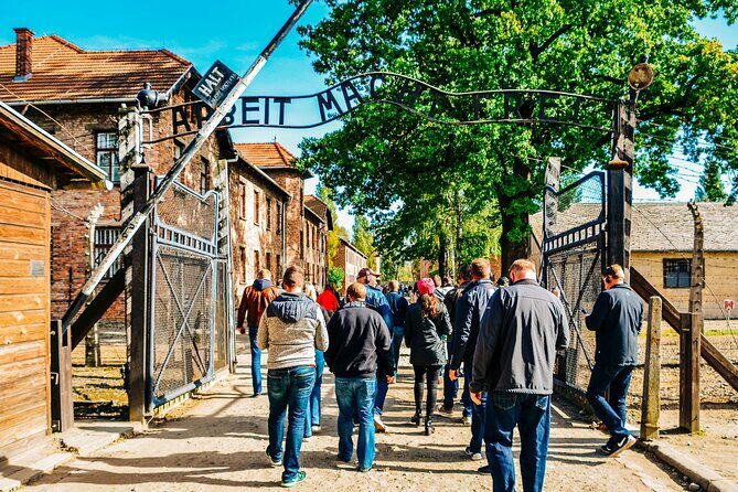 Guided Tour to Auschwitz Birkenau & Schindler Factory with PickUp - The real value of the guides (and what to look for)