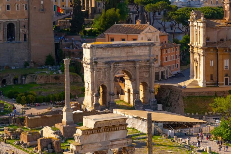 Guided Tour to the Palatine Coliseum and Roman Forum - Palatine Hill: The Home-of-Power Perspective