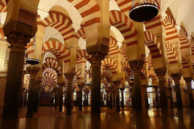 Guided visit to the Mosque-Cathedral, Jewish Quarter, Alcazar and Synagogue. Official guide - The 3–4 Hour Plan: How They Fit Four Major Sights Together
