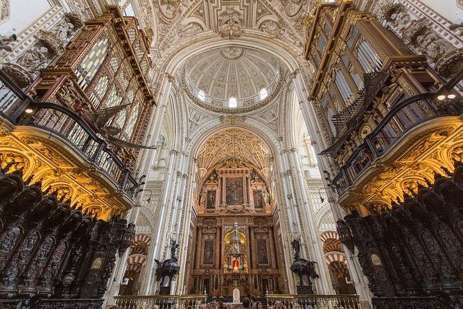 Guided visit to the Mosque-Cathedral, Jewish Quarter, Alcazar and Synagogue. Official guide - Entering the Mosque-Cathedral from Patio de los Naranjos