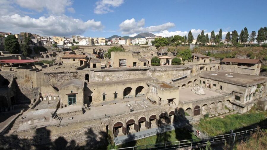 Herculaneum: Private Walking Tour with Archeologist Guide - Why Herculaneum Feels Different From Pompeii