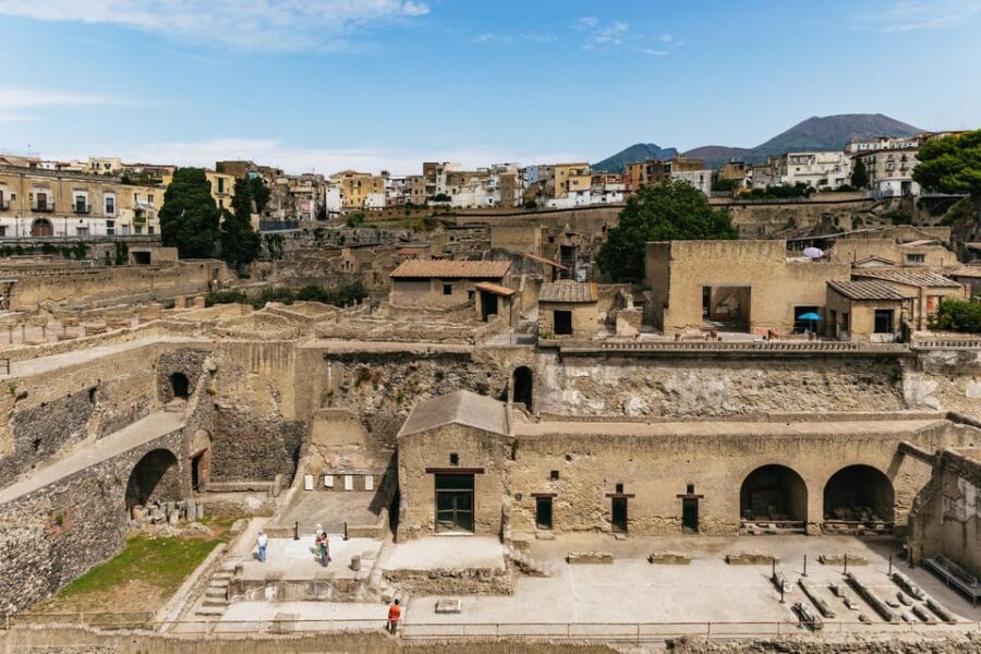 Herculaneum: Skip-the-Line Guided Tour with Archaeologist - Headsets, group size, and hearing every detail