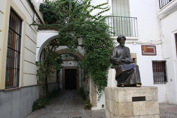 Jewish quarter and Alcazar of the Christian Monarchs - Guide impact: why English clarity makes or breaks this tour