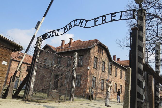 Krakow: Auschwitz-Birkenau and Salt Mine Guided Visits in One Day - Lunch, Breaks, and the Pace Reality Between Auschwitz and the Mine