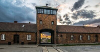Auschwitz-Birkenau Guided Tour with Pickup & Lunch
