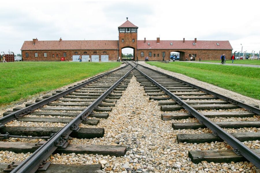 Krakow: Auschwitz & Wieliczka Salt Mine Guided Day Tour - Why Auschwitz and Wieliczka in One Day Works (and When It Feels Fast)