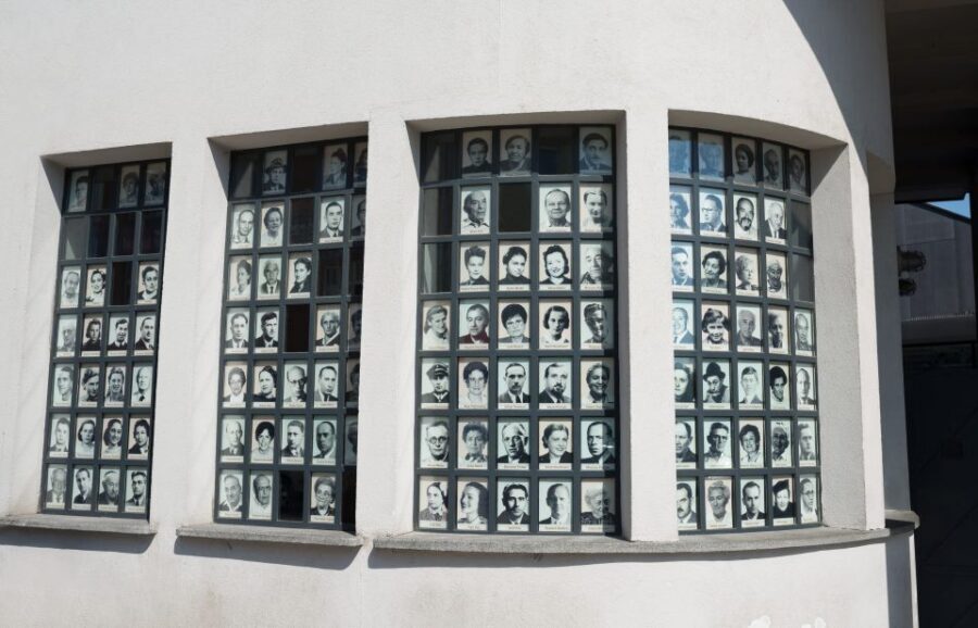 Krakow: Schindler's Factory, Jewish Ghetto & Salt Mine Tour - Oskar Schindler’s Enamel Factory Museum: The Guide Turns the Story On