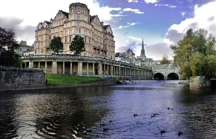 London: Stonehenge & Bath Day Trip with Optional Roman Baths - Bath at Leisure: How the City Walk Builds Momentum