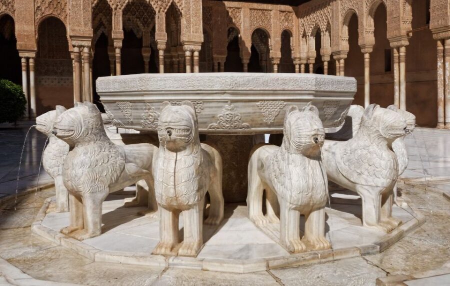 Malaga: Granada Day Trip with Alhambra, Palaces and Gardens - Meeting points and vehicle practicality: where day trips can trip you up
