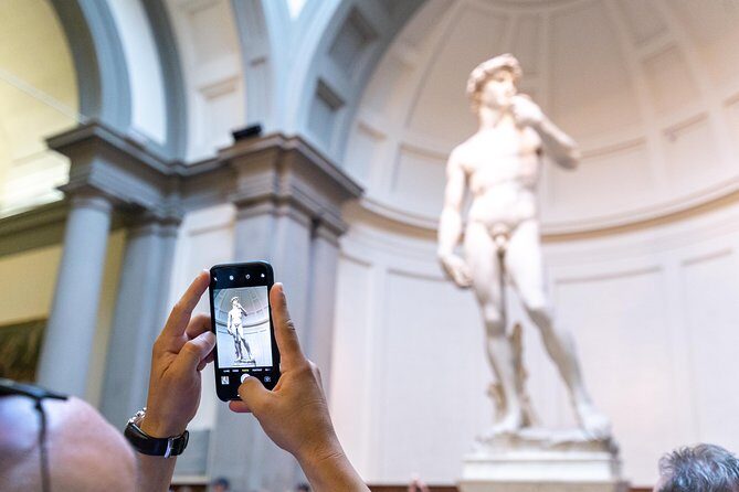 Michelangelo’s David, Accademia & Uffizi Small Group Tour - David at Galleria dell’Accademia: why the guide’s angles matter