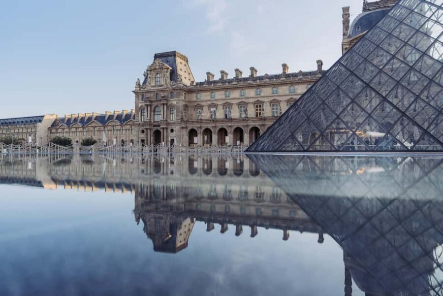 Mona Lisa & Louvre Masterpieces Tour with Reserved Access - Louvre highlights with an expert English guide (and headsets that matter)