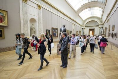 Mona Lisa & Louvre Masterpieces Tour with Reserved Access
