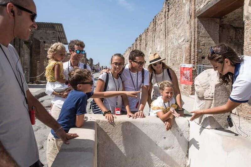 Naples or Sorrento: Full-Day Pompeii and Mount Vesuvius Tour - The free time and shop-café stretch near Pompeii