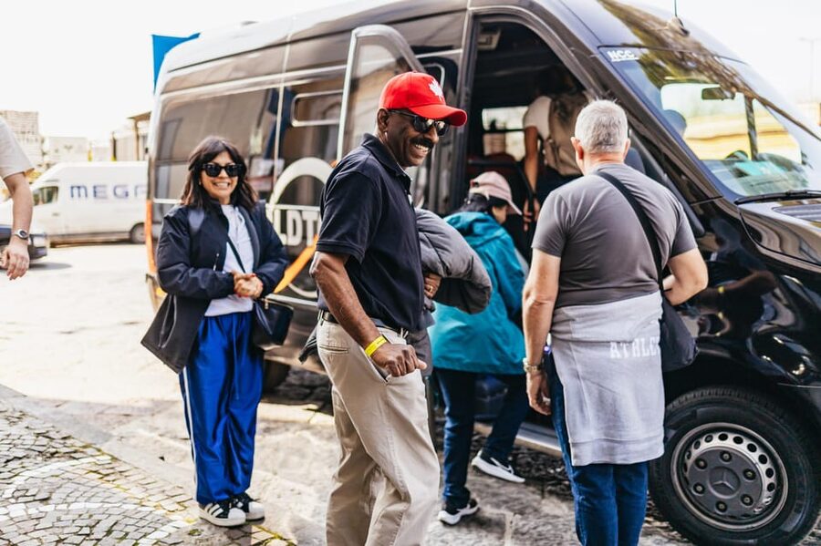 Naples: Pompeii and Mt. Vesuvius with Lunch and Wine Tasting - Lunch and wine tasting at the vineyard: the day’s morale boost