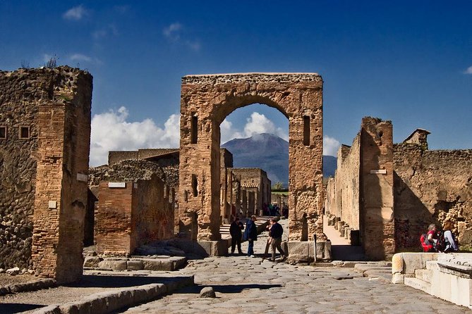 Naples to Positano/Sorrento Transfer via Pompeii (or Vice Versa) - Logistics that can make or break your day