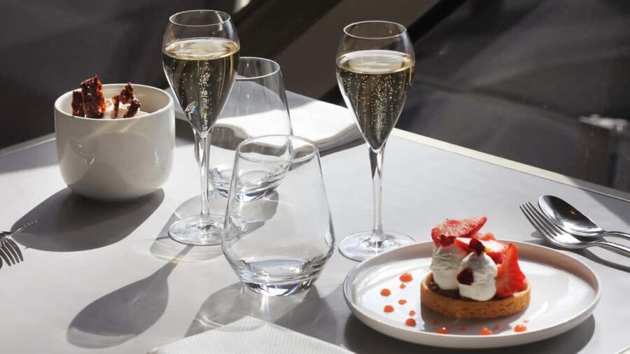Paris: 3-Course Lunch at Eiffel Tower's Madame Brasserie - Choosing your table: Cœur Brasserie vs Seine View