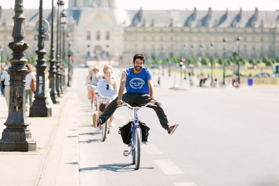 Paris Bike Tour: Eiffel Tower, Place de la Concorde & More - Riding From the Left Bank Toward the Louvre Area