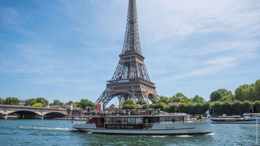 Paris: Champagne Tasting Cruise Departure from Eiffel Tower - A One-Hour Champagne Date on the Seine