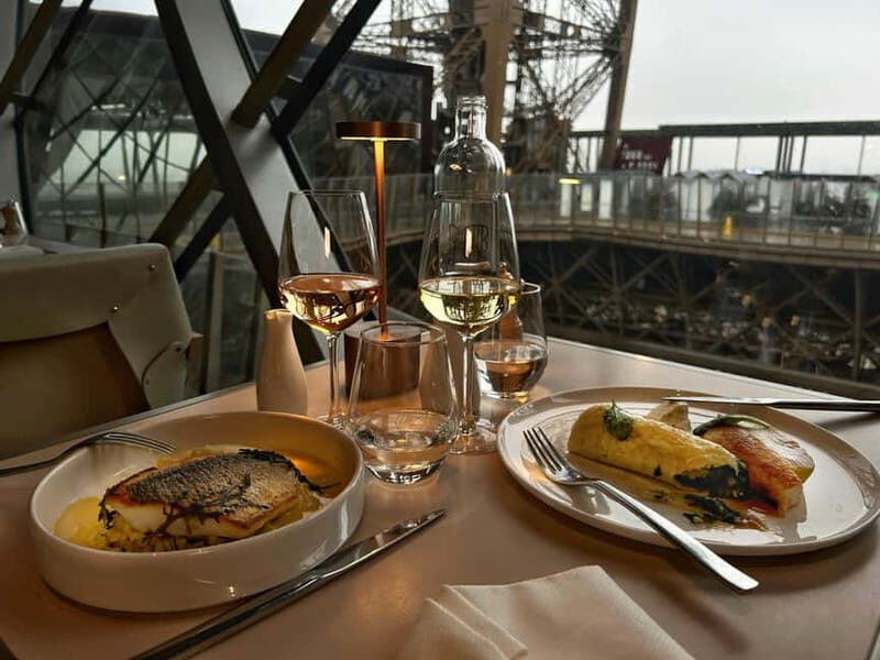 Paris: Early Dinner at Madame Brasserie in the Eiffel Tower - Drinks Included: Champagne, Wine, Beer, and Softs