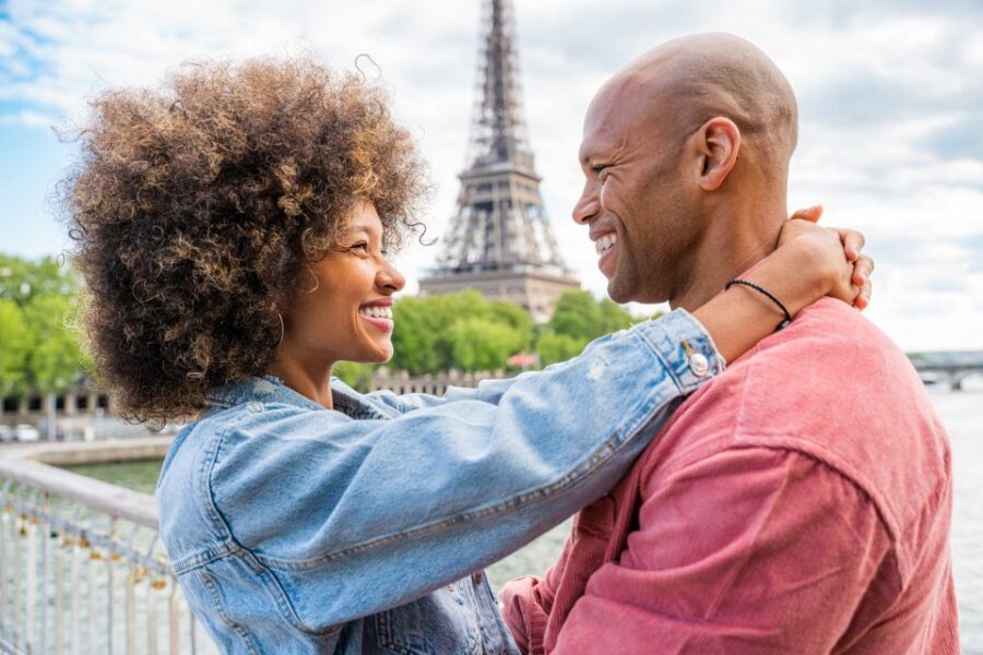 Paris: Eiffel Tower and Paris Bridges Private Photowalk - Choose 45 or 75 minutes: how the photo minimums change the experience