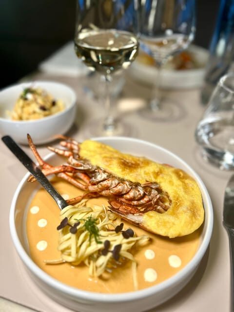 Paris: Eiffel Tower Dining, Gustave Menu at Madame Brasserie - Arriving smart: the 30-minute early plan and security flow