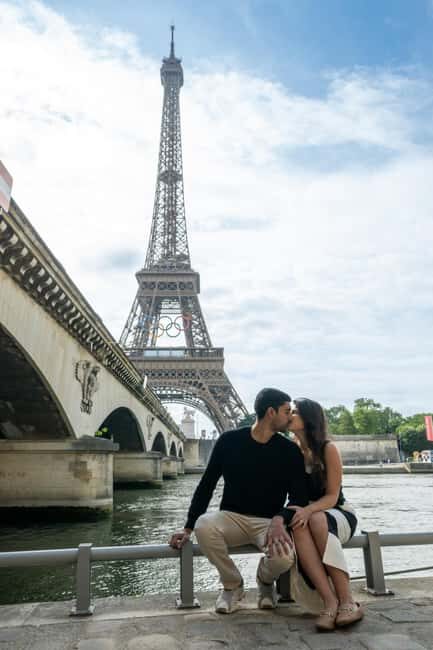 Paris: Eiffel Tower Private Professional Photoshoot - Photo delivery: 25 edited picks plus all originals (fast)