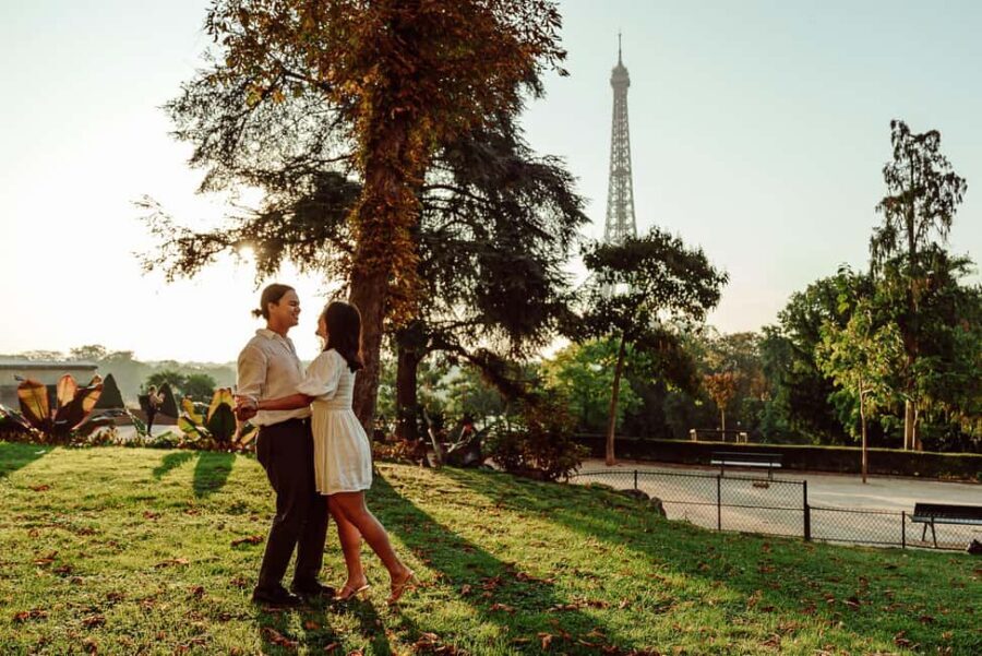 Paris: Eiffel Tower Street Photoshoot - Choose Your Package: 15 Minutes to 2 Hours