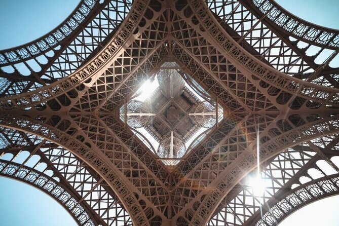Paris: Eiffel Tower Summit Small-Group Guided Tour Max 6 People - Why this six-person Eiffel summit tour feels different