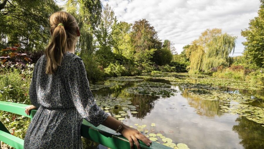 Paris: Giverny & Versailles Small Group or Private Tour - Price and Value: Is $377 Fair for 9 Hours?