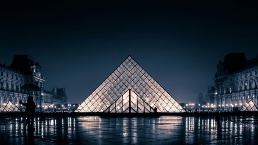 Paris: Louvre Museum Ticket with Optional Hosted - Outside Host Option: What You Get When You Pay for a Host