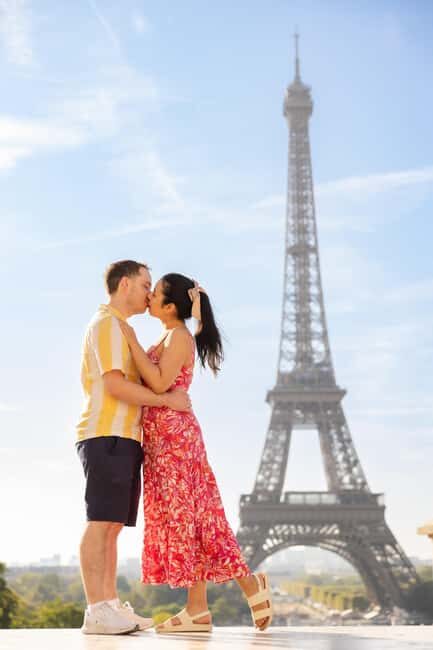 Paris: Private Photoshoot at the Eiffel Tower - The 30-minute Eiffel Tower photo stop: how posing gets handled