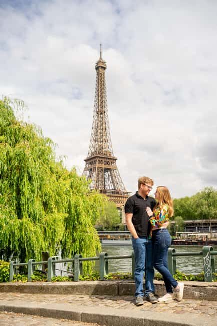 Paris: Private Photoshoot at the Eiffel Tower - Value and price: why $41 for up to 8 people can make sense