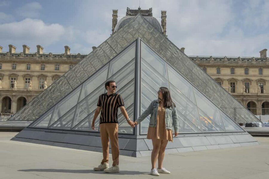 Paris: Private Photoshoot Outside the Louvre Museum - How the 30–90 minute shoot really feels in the real world