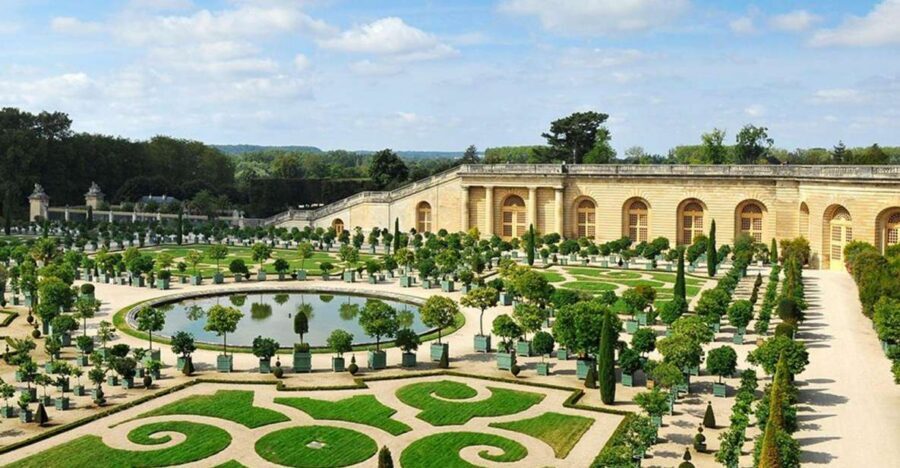 PARIS: Private transfer Château Versailles van 7 people 4H - Price and value: when $397 per group makes sense
