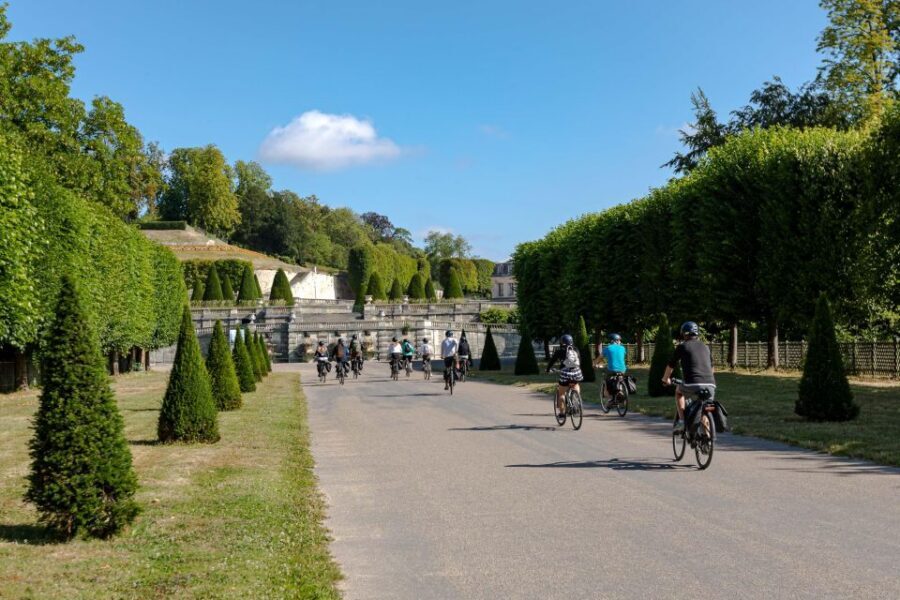 Paris: Versailles Palace and Queen Hamlet E-Bike Tour - Marie-Antoinette’s Hamlet: 30 minutes in a storybook setting