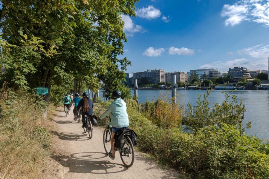 Paris: Versailles Palace and Queen Hamlet E-Bike Tour - Grand Trianon and Petit Trianon passes: quick stops with good context