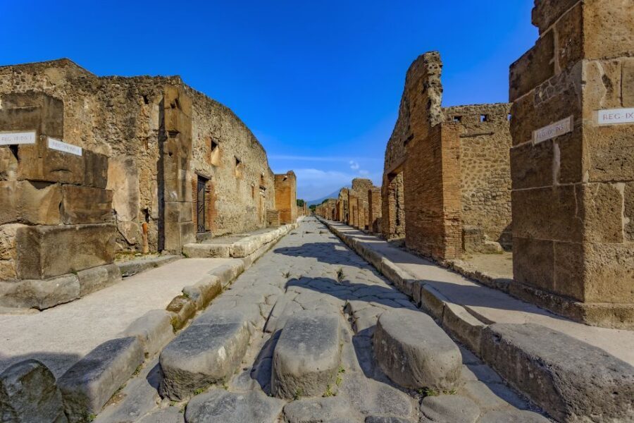 Pompeii: 2-Hour Guided Tour with an Archaeologist - Theatre and amphitheater: Pompeii’s built-in ways to watch and gather