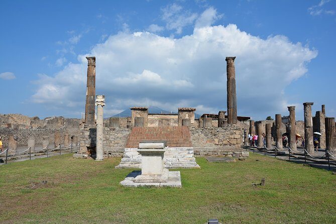Pompeii: 2 Hour Private Tour with an Archeologist Guide - Heat, Shade, and Timing: The Real Challenge at Pompeii