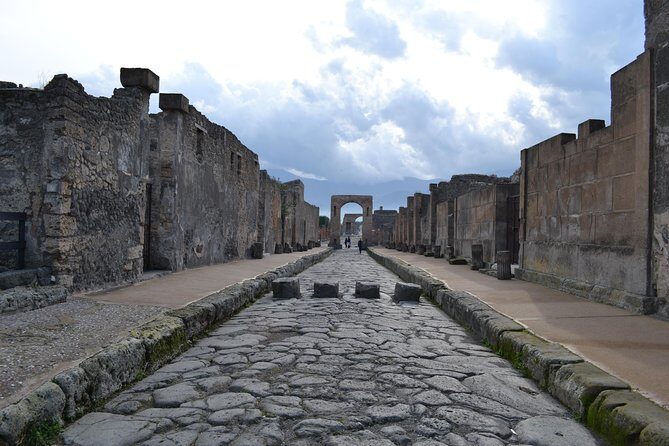 Pompeii and Herculaneum led by an Archaeologist with private transport - How the 7-hour pace really feels (and how to handle it)