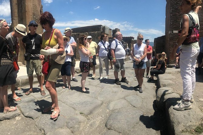Pompeii and Vesuvius Small Group Tour From Naples with Pizza - Pompeii with an authorized guide: more than the obvious highlights